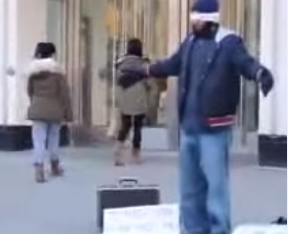 بالفيديو..مسلمو كندا يكافحون الكراهية بحملة "عانقني" مسلمو كندا