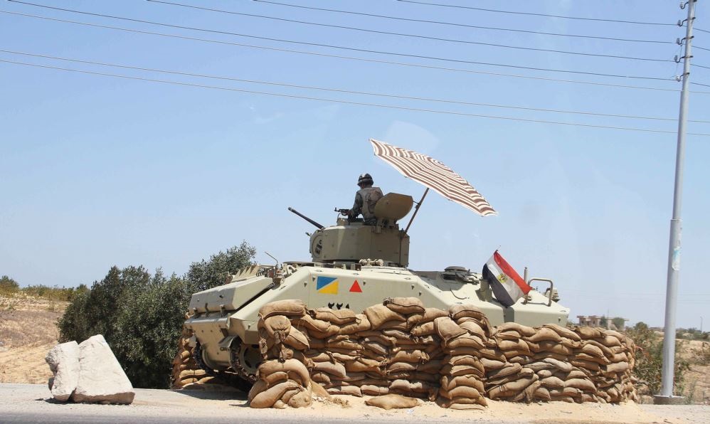 مقتل ضابطً و5 جنود مصريين على يد مسلحين مقتل جنود مصريين