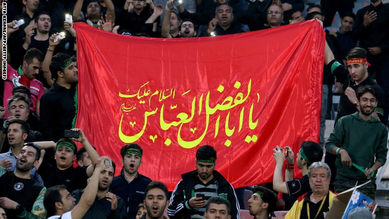 "الفيفا" يعاقب إيران بسبب "المظاهر الدينية"
