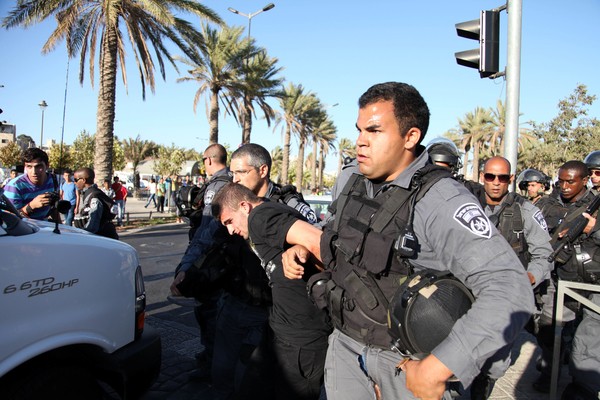 الاحتلال يعتقل 16 مواطناً بالضفة والقدس الاحتلال