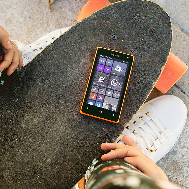 "مايكروسوفت" تكشف عن هاتف ذكي بـ80 دولاراً