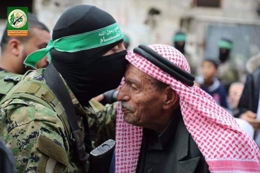 والد قائد أركان المقاومة "محمد الضيف" في ذمة الله