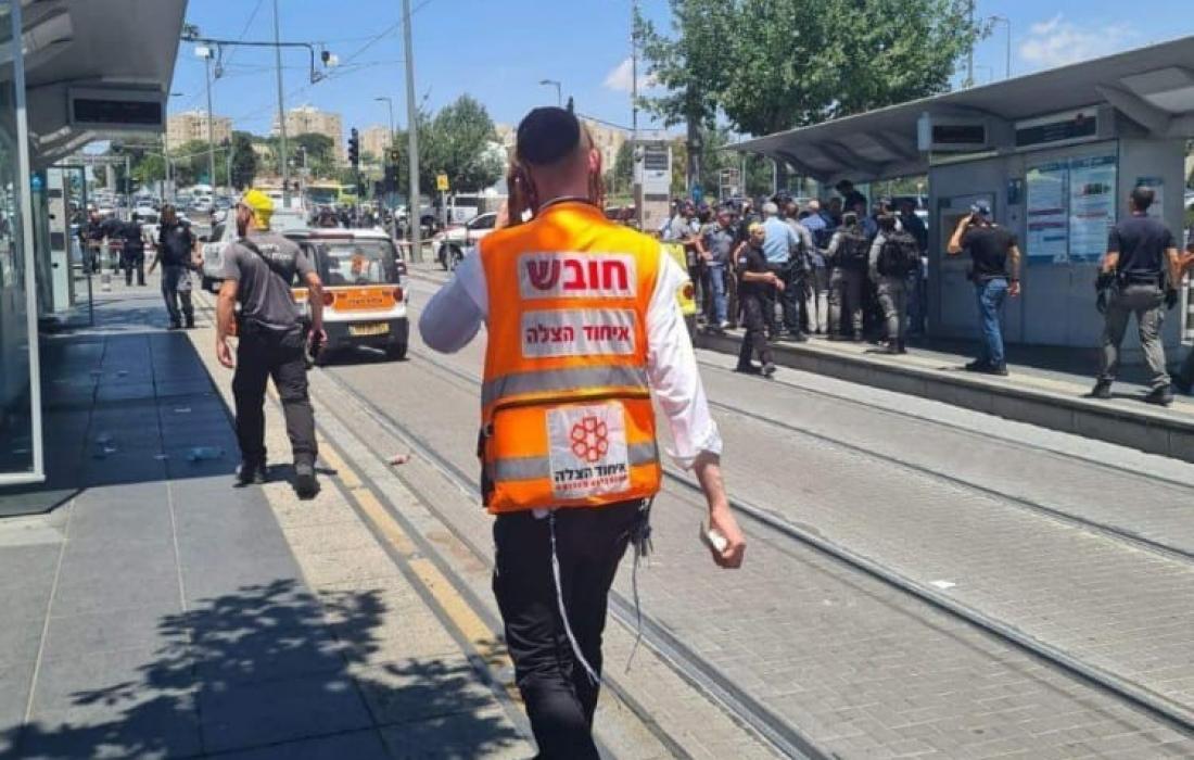 إصابة مجندين أحدهما خطيرة في حادثة طعن شرق القدس