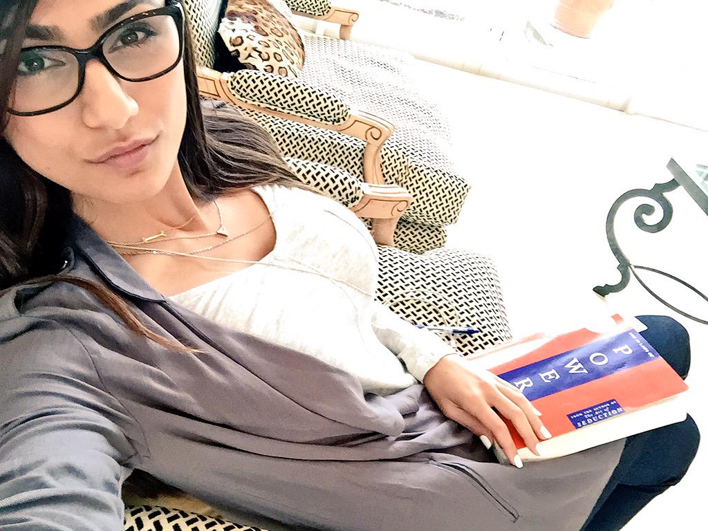 إسرائيل تبحث عن فتاة إباحية لمنافسة "ميا خليفة" ميا خليفة