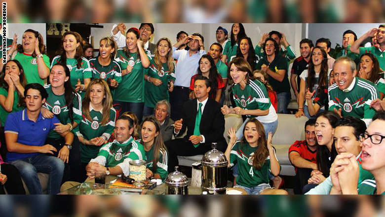 رئيس المكسيك يتابع مباريات منتخب بلاده بكأس العالم مع أقاربه وموظفيه رئيس المكسيك كأس العالم