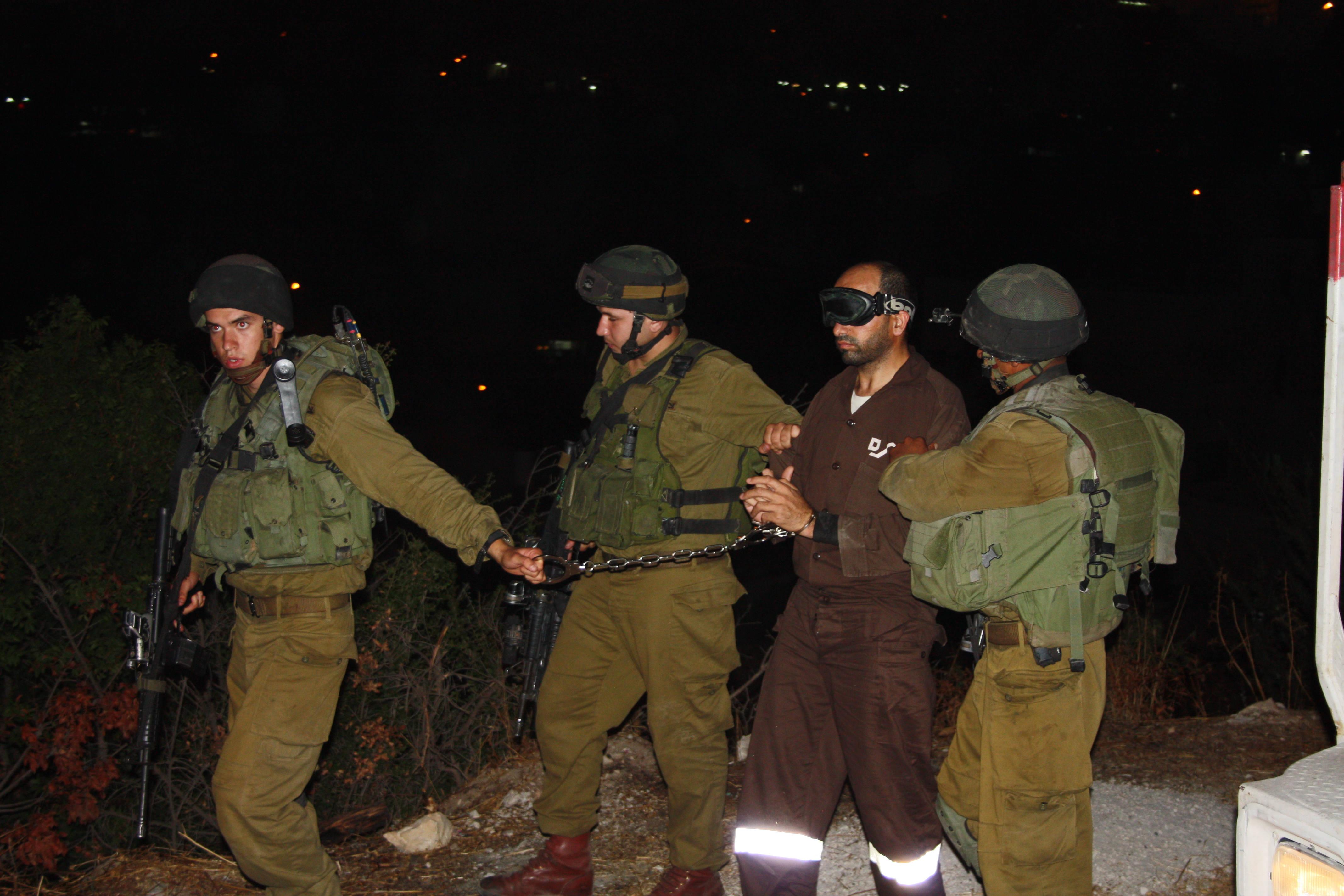 الاحتلال اعتقل 883 فلسطينيًا منذ بداية اكتوبر