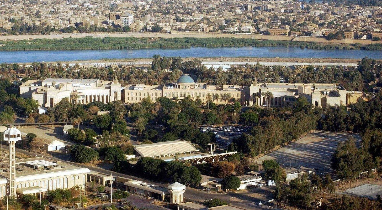 العبادي يقيل مسؤول أمن المنطقة الخضراء العبادي يقيل مسؤول أمن المنطقة الخضراء