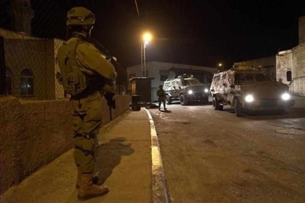 اعتقال 3 شبان والاحتلال يطلق قنابل الغاز داخل مستشفى رام الله