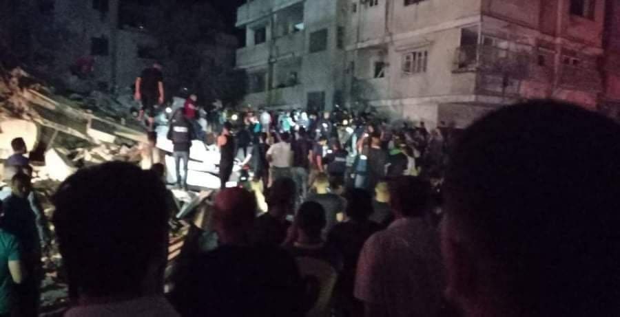 الاحتلال يرتكب مجزرة "بشعة" باستهداف منزل في مخيم الشاطئ غرب مدينة غزة