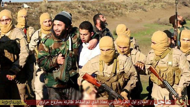 ماذا ردّ أحد قادة داعش على أمّ الطيار الأردني؟ الطيار الاردني في قبضة داعش