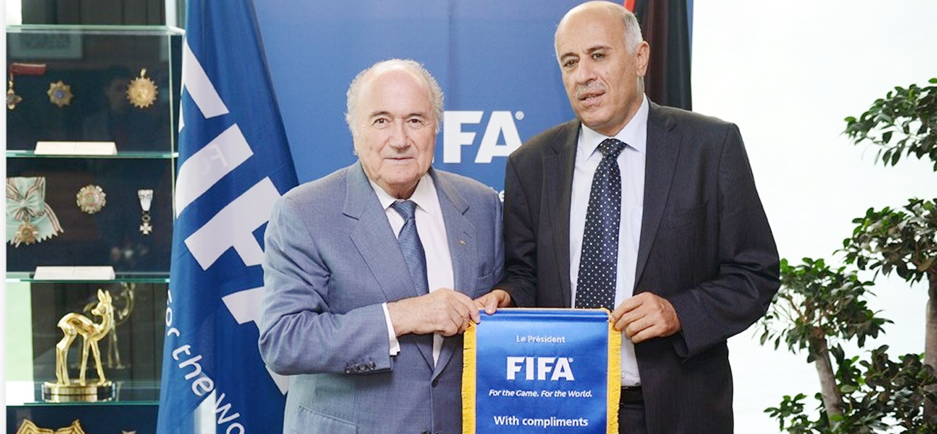 اتحاد الصحفيين العرب يدعو بلاتر لتعليق عضوية إسرائيل في الفيفا اتحاد الصحفيين العرب يدعو بلاتر لتعليق عضوية إسرائيل في الفيفا