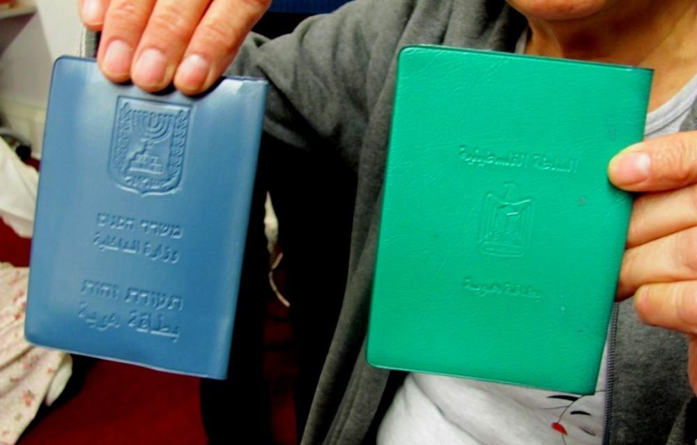 الاحتلال يرفض متابعة طلبات لم شمل العائلات الفلسطينية