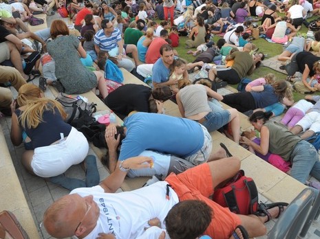 حماس تدفع سكان إقليم كامل إلى الجلاء والجيش يقف لتردد وإهمال قادته