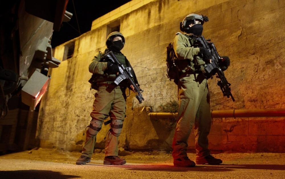 الاحتلال يشن حملة اعتقالات واسعة بالضفة تطال العشرات