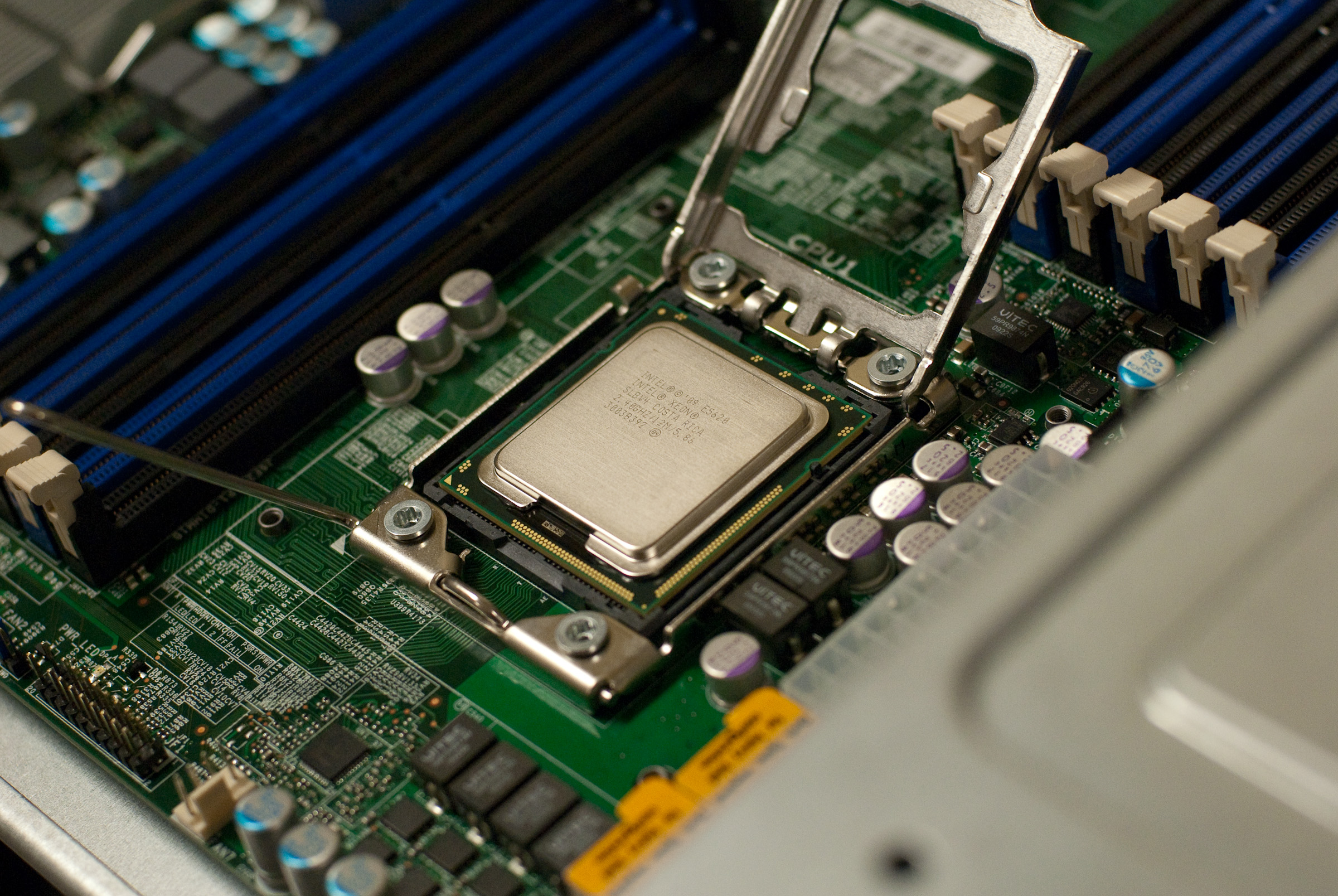 15 دولارا لكل من استخدم بنتيوم 4 انتل