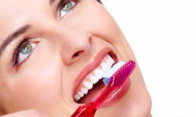 أمراض اللثة تزيد فرص الإصابة بسرطان الفم اللثة