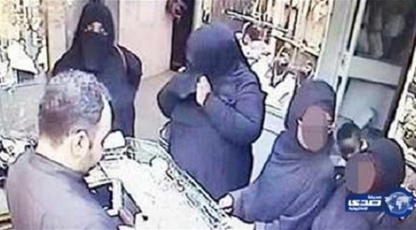 في الكويت ..حساب انستغرام وهمي للقبض على 5 سارقات!