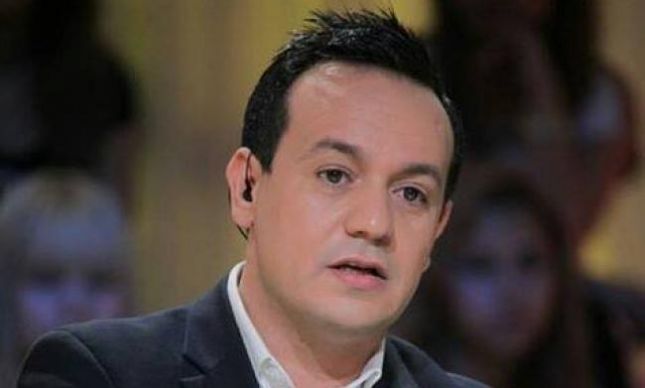 فيديو: مذيع تونسي يتسبّب بتشويه وجه إحدى معجباته