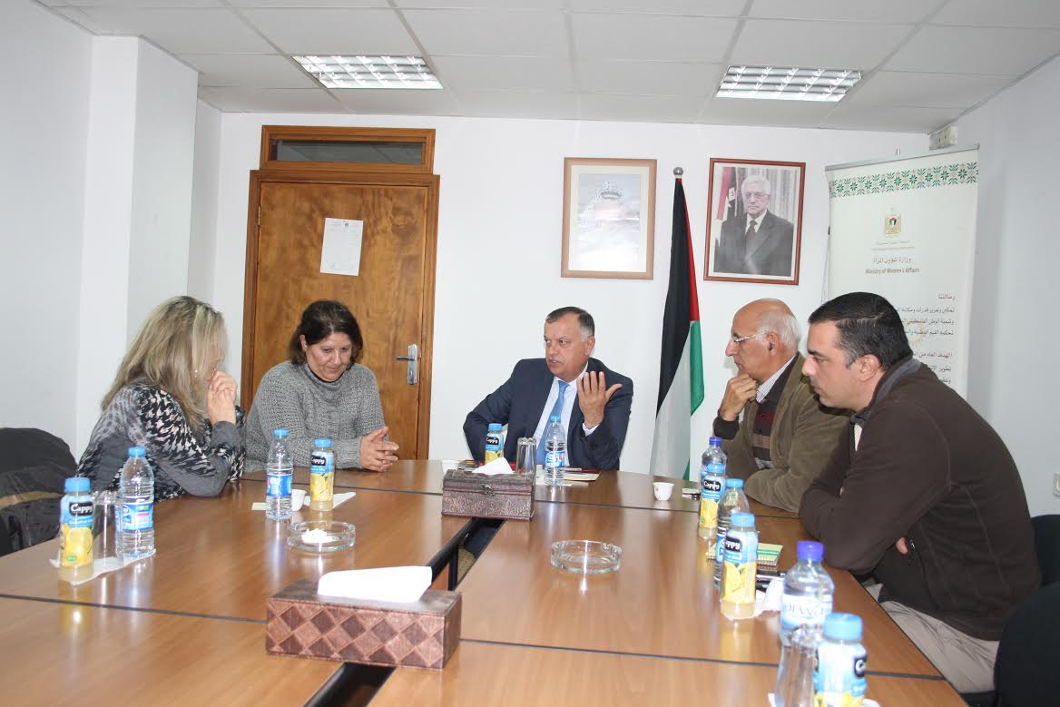 الخطيب يبحث آليات التعاون مع مركز عشتار للتدريب المسرحي مركز عشتار