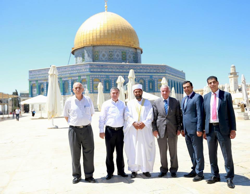 بنك فلسطين يقدم 370 طرداً غذائياً لحراس وسدنة المسجد الأقصى المسجد الاقصى