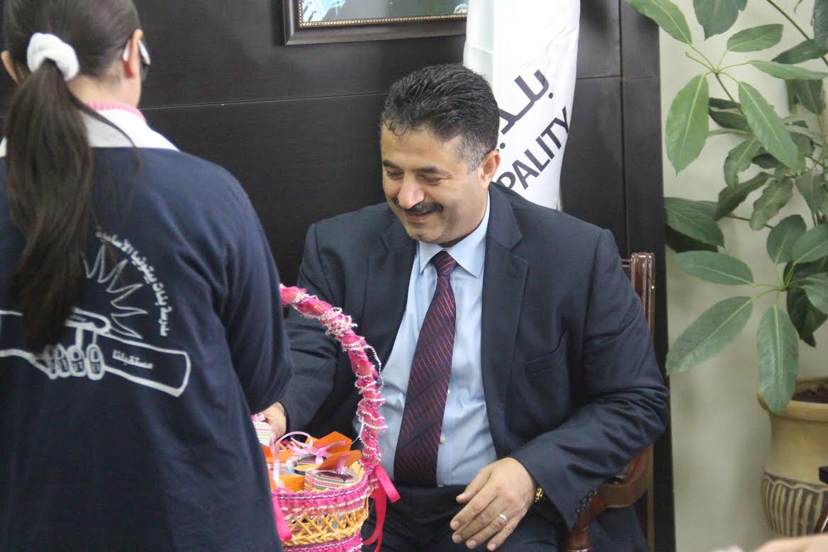 وفد من مدرسة البنات الأساسية يزور بلدية بيتونيا ضمن مشروع " ابتســامة" وفد من بلدية بيتونيا