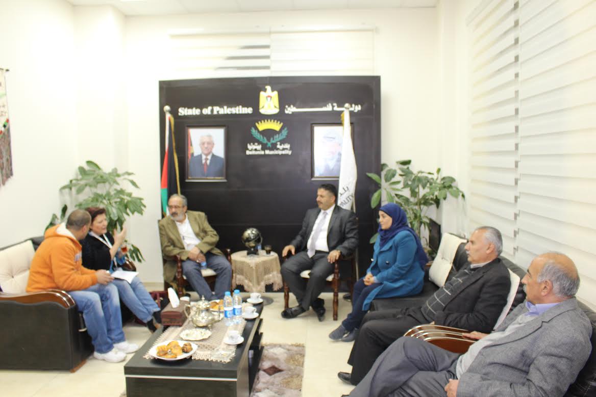رئيس بلدية بيتونيا يبحث سبل تعزيز التعاون مـع وفـد مـن مدينـة سـان دينـس الفرنسيـة بلدية بيتونيا