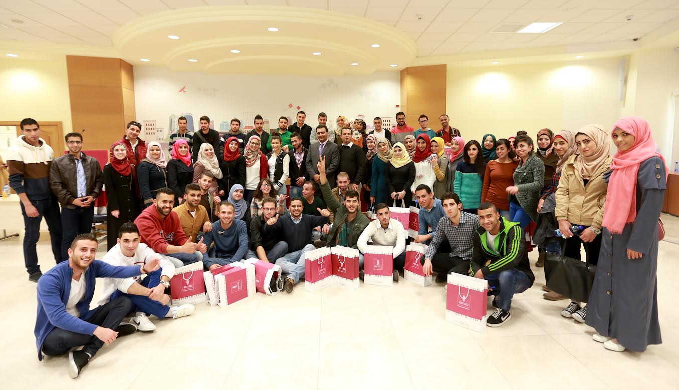 بنك فلسطين يستضيف وفداً شبابياً من الجامعات الفلسطينية ضمن مشروع "تميز" الذي ينظمه منتدى شارك الشبابي منتدى شارك
