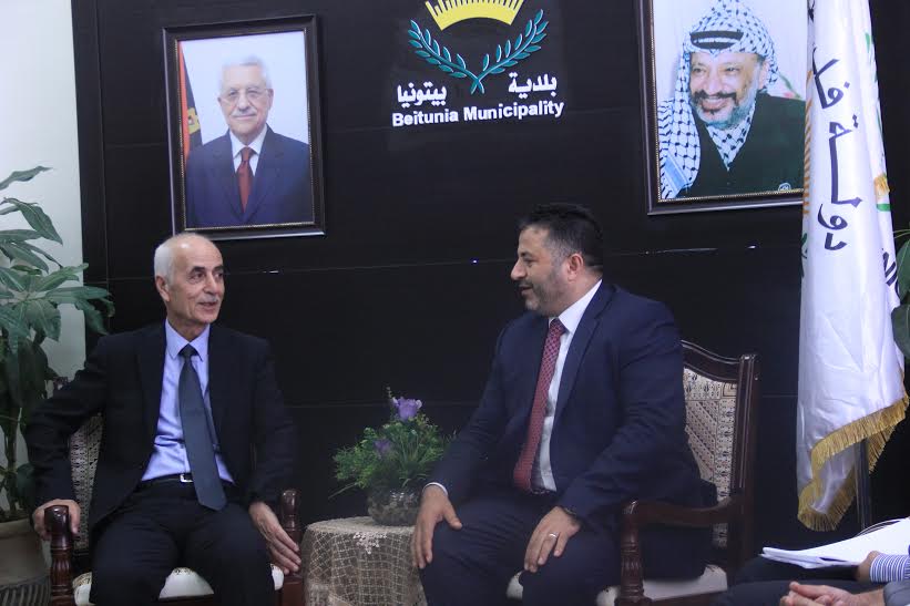 بيتونيا: وزير الحكم المحلي يبحث مع رئيس البلدية سبل تنفيذ العديد من المشاريع الحيوية بلدية بيتونيا