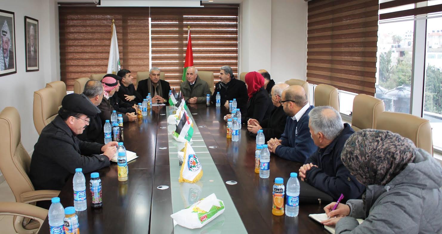 وزير الحكم المحلي يشيد بأداء طواقم بلدية البيرة اثناء المنخفض الجوي وزير الحكم المحلي