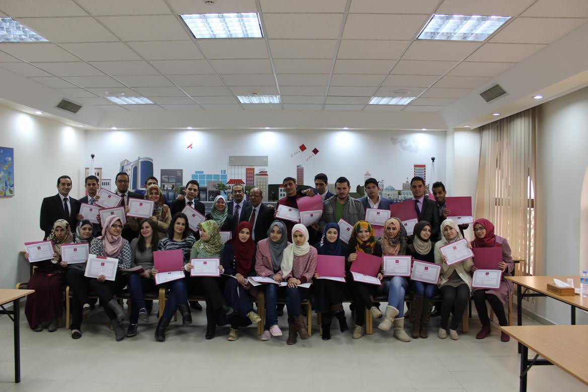 بنك فلسطين ينهي سلسلة من الدورات التدريبية حول المخاطر المصرفية وبيع وشراء العملات الآجلة والتأهيل المصرفي لطلاب الجامعات بنك فلسطين ينهي سلسلة من الدورات التدريبية حول المخاطر المصرفية وبيع وشراء العملات الآجلة والتأهيل المصرفي لطلاب الجامعات