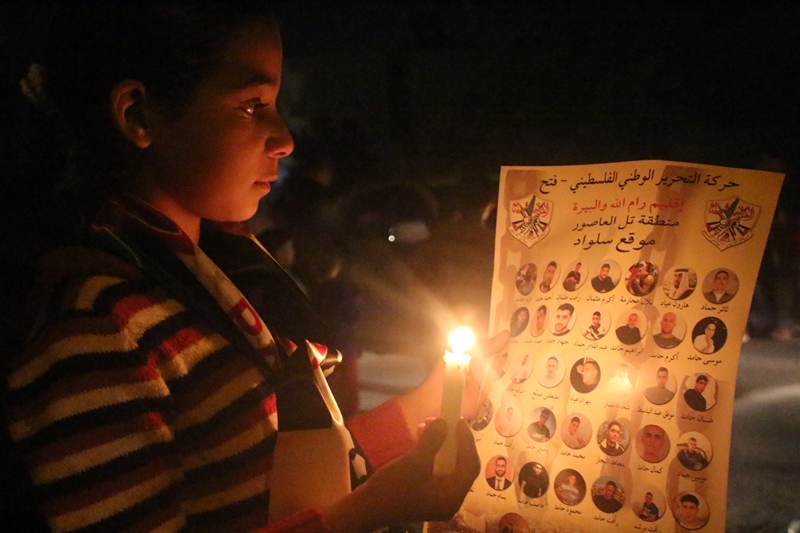 مسيرة شموع تضامنًا مع الأسرى في سلواد مسيرة شموع تضامنًا مع الأسرى في سلواد