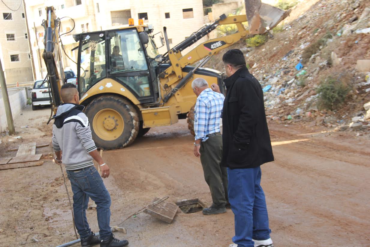 بلدية بيتونيا تُنفذُ اجراءات احترازيــة للحد من الحوادث الناتجة عن تجمع مياه الامطار بلدية بيتونيا
