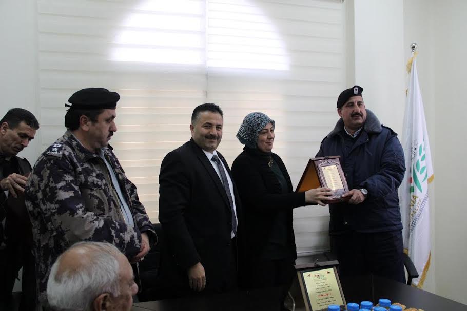 بلدية بيتونيا تكرّم الشرطة والمحافظ تقديرا لجهودهم خلال المنخفض بلدية بيتونيا تكرّم الشرطة والمحافظ تقديرا لجهودهم خلال المنخفض