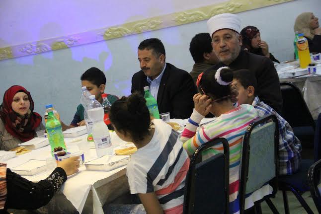 إفطار جماعي للأيتام في بيتونيا إفطار جماعي للأيتام في بيتونيا
