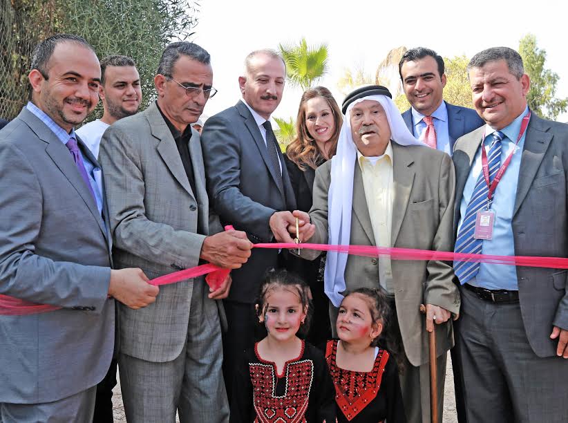 بنك فلسطين ومؤسسة التعاون وشركائهم يفتتحون الحديقة الترفيهية السابعة والعشرين للأطفال في بلدة دير دبوان ضمن مشروع "حدائق البيارة"