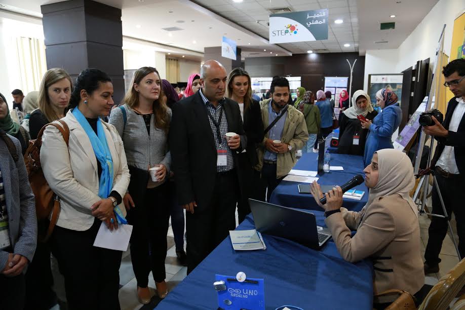 النيزك تطلق تطبيق تعليمي تفاعلي لتسع وثلاثين معلم فلسطيني
