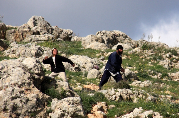 مستوطنون يلاحقون طالبات من كيسان شرق بيت لحم مستوطنون