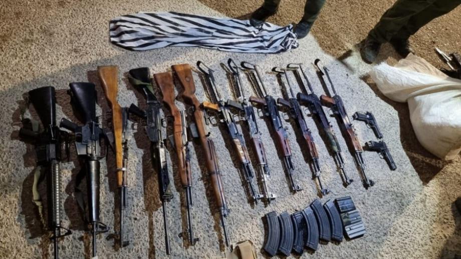 الاحتلال يزعم: إحباط محاولة تهريب أسلحة وأموال في غور الأردن