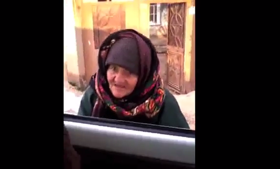 فيديو: مسنة سورية تحرج عناصر داعش وتوبخهم مسنة سورية