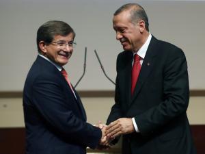 أردوغان يكلف أوغلو بتشكيل حكومة مؤقتة