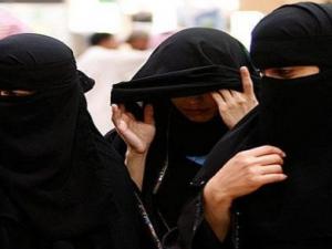 اعتقال 20 فتاة