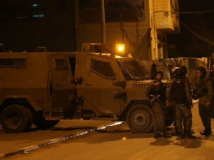 الاحتلال يعتقل فلسطينيًا يشتبه في دهسه أحد جنوده