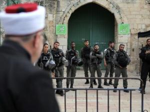 الاحتلال يغلق أبوابًا بالمسجد الأقصى