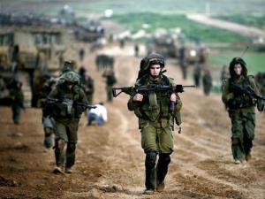 الاحتلال يعزز قواته على الحدود مع سوريا (صورة تعبيرية)