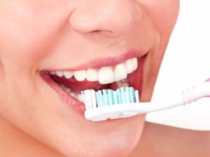 تنظيف أسنان 