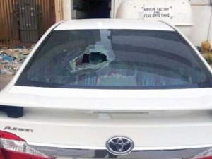 القاء حجارة على سيارات المستوطنين