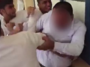 ضرب أستاذ