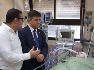 وزير الصحة جواد عواد يزور عائلة سعد دوابشة 