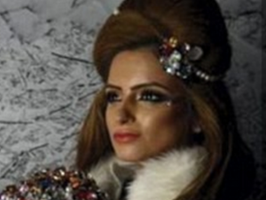 عارضة أزياء