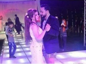 عريس يحتفل بزفافه دون بنطال!
